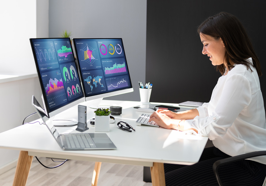 BOOST PRODUCTIVITY WITH 4K HDMI DISPLAYS